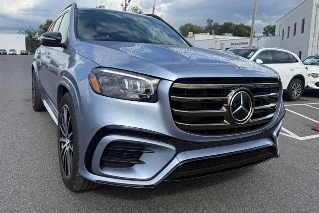 2026 Mercedes Benz GLS 450 4MATIC photo 1