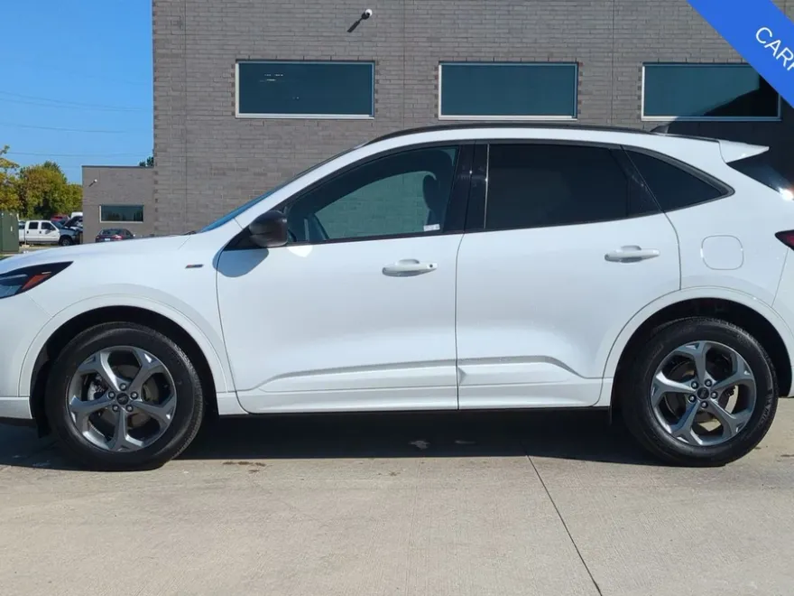 2023 Ford Escape ST-Line photo 1