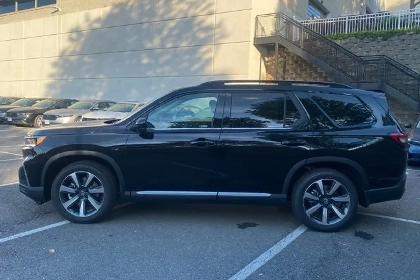 2025 Honda Pilot Elite photo 1