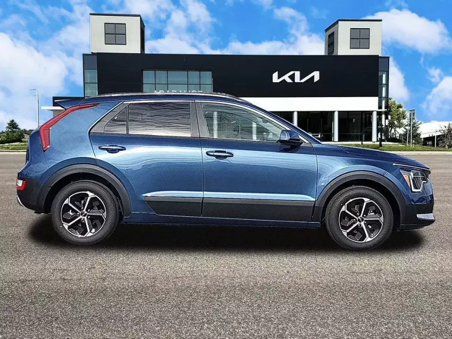 2025 Kia Niro EX photo 1