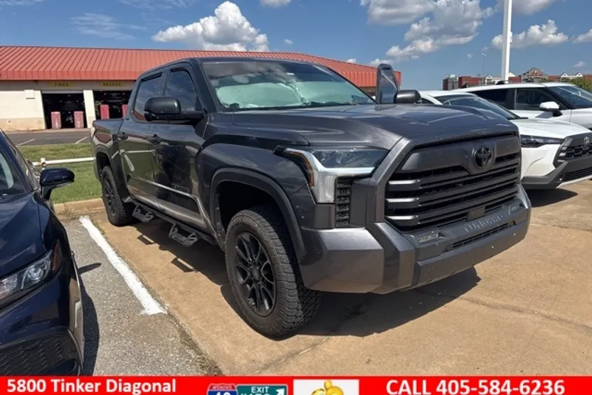 2023 Toyota Tundra SR5 CrewMax photo 1
