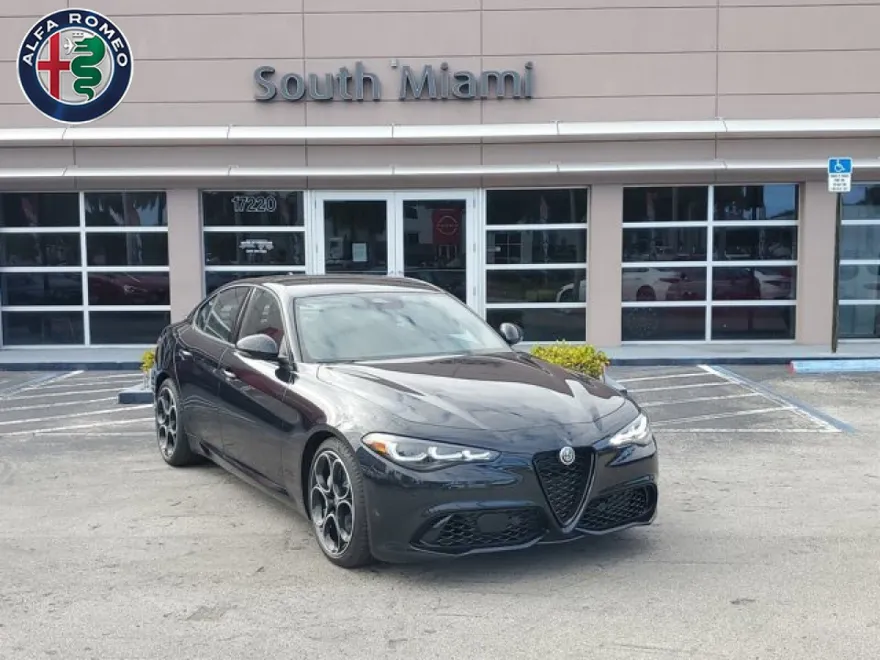 2025 Alfa Romeo Giulia photo 1