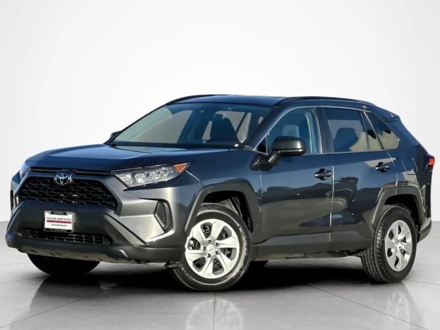 2020 Toyota RAV4 LE photo 1