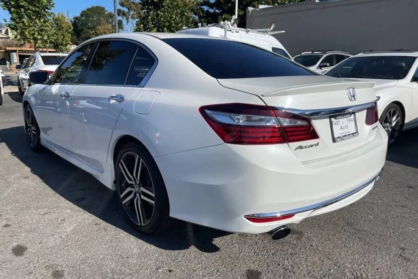 2016 Honda Accord Sport photo 1