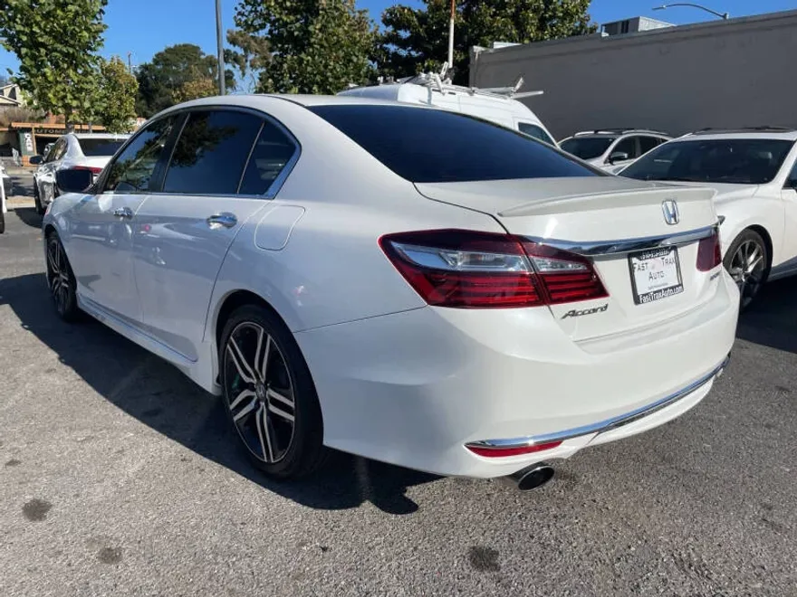 2016 Honda Accord Sport photo 1
