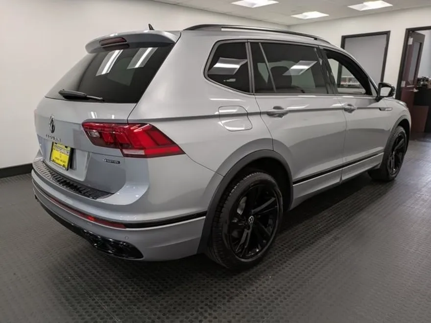 2023 Volkswagen Tiguan SE R-Line Black photo 1