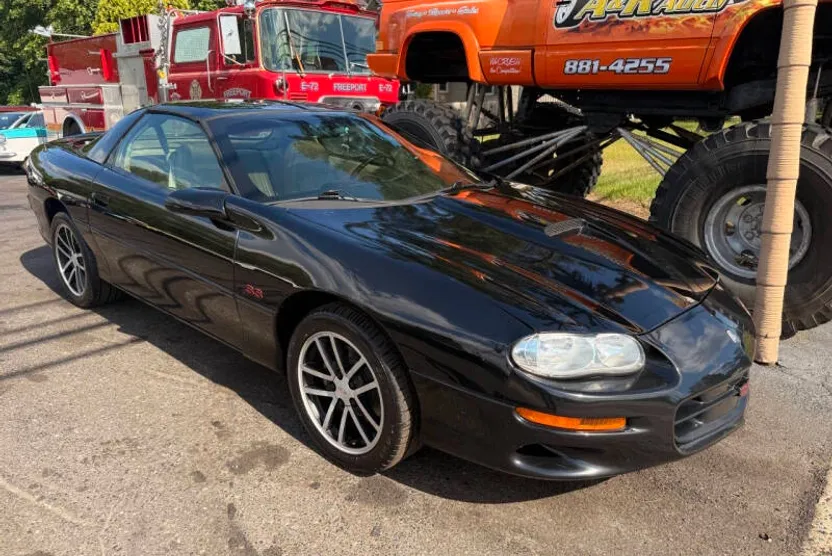 2002 Chevrolet Camaro Sport Coupe photo 1