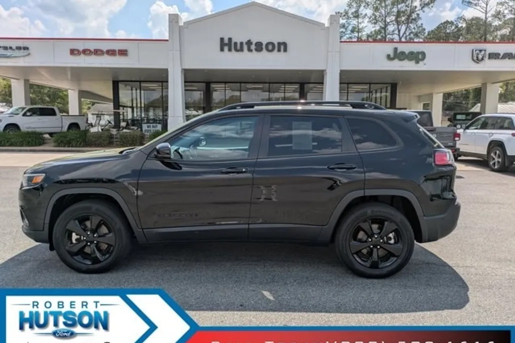 2023 Jeep Cherokee Altitude Lux photo 1