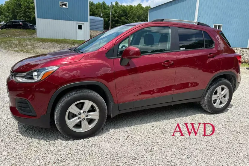 2022 Chevrolet Trax LT photo 1