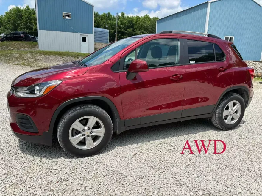 2022 Chevrolet Trax LT photo 1