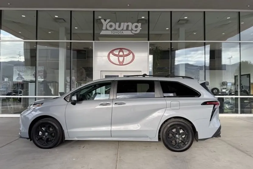 2025 Toyota Sienna Woodland Edition photo 1