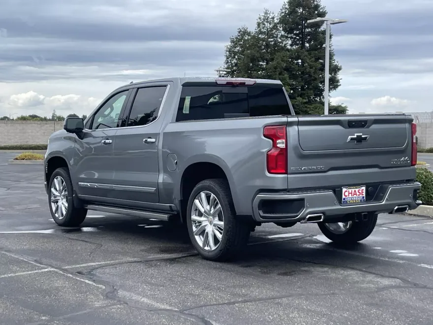 2026 Chevrolet Silverado High Country photo 1