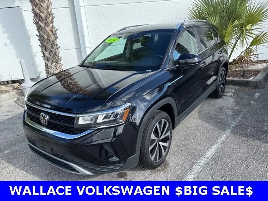 2024 Volkswagen Taos SE photo 1