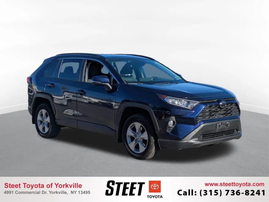 2021 Toyota RAV4 XLE photo 1