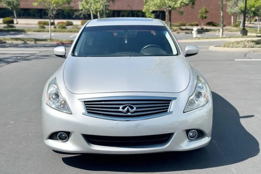 2013 Infiniti G37 Journey photo 1