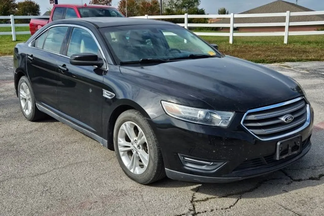 2013 Ford Taurus SEL photo 1