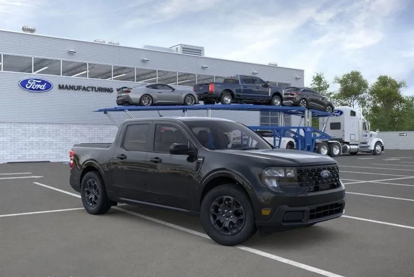 2025 Ford Maverick XLT photo 1