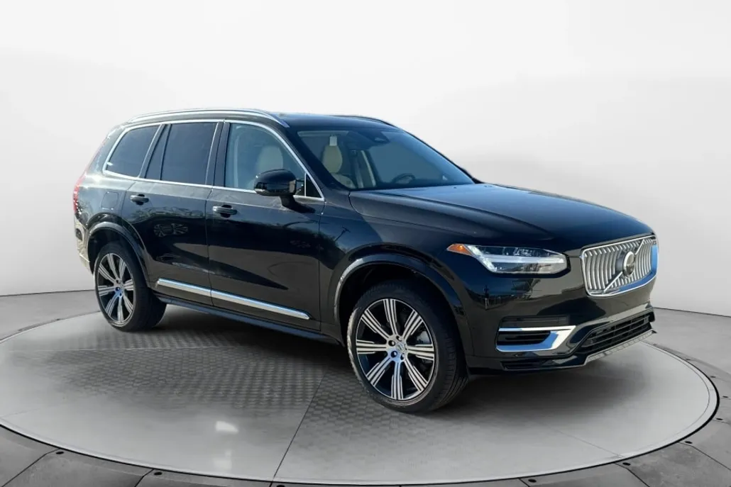 2025 Volvo XC90 T8 Plus photo 1