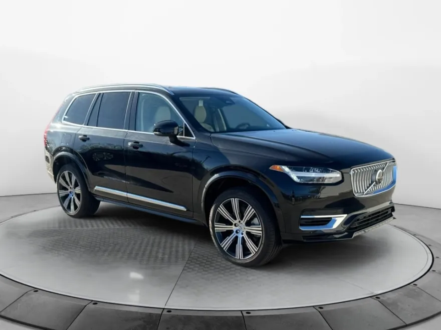 2025 Volvo XC90 T8 Plus photo 1