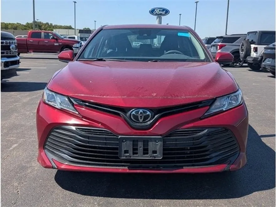 2019 Toyota Camry L photo 1