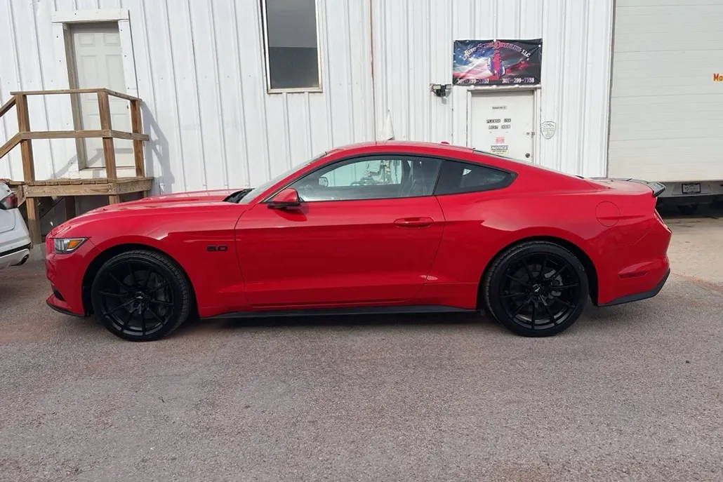 2016 Ford Mustang GT Premium photo 1