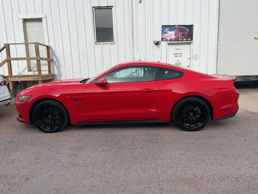 2016 Ford Mustang GT Premium photo 1