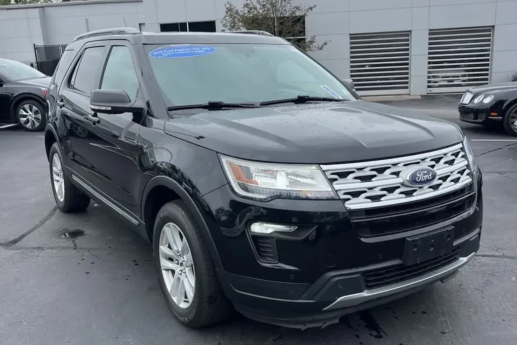 2019 Ford Explorer XLT photo 1