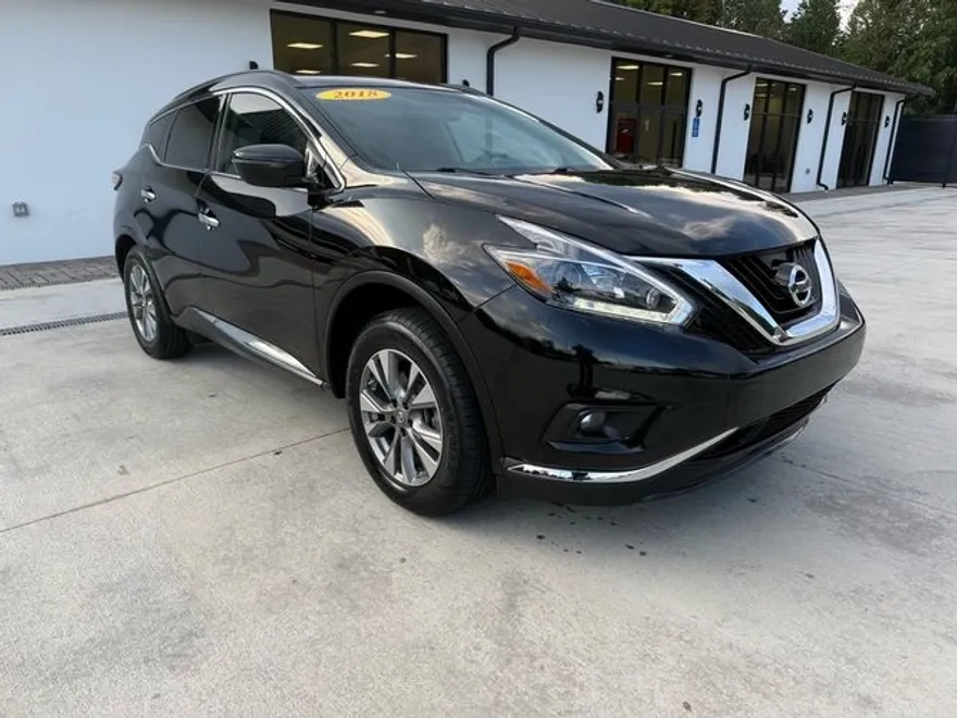 2017 Nissan Murano SV photo 1