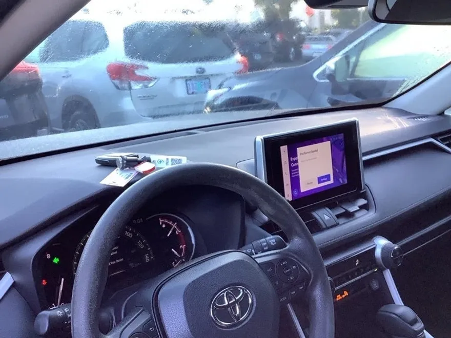 2023 Toyota RAV4 XLE photo 1