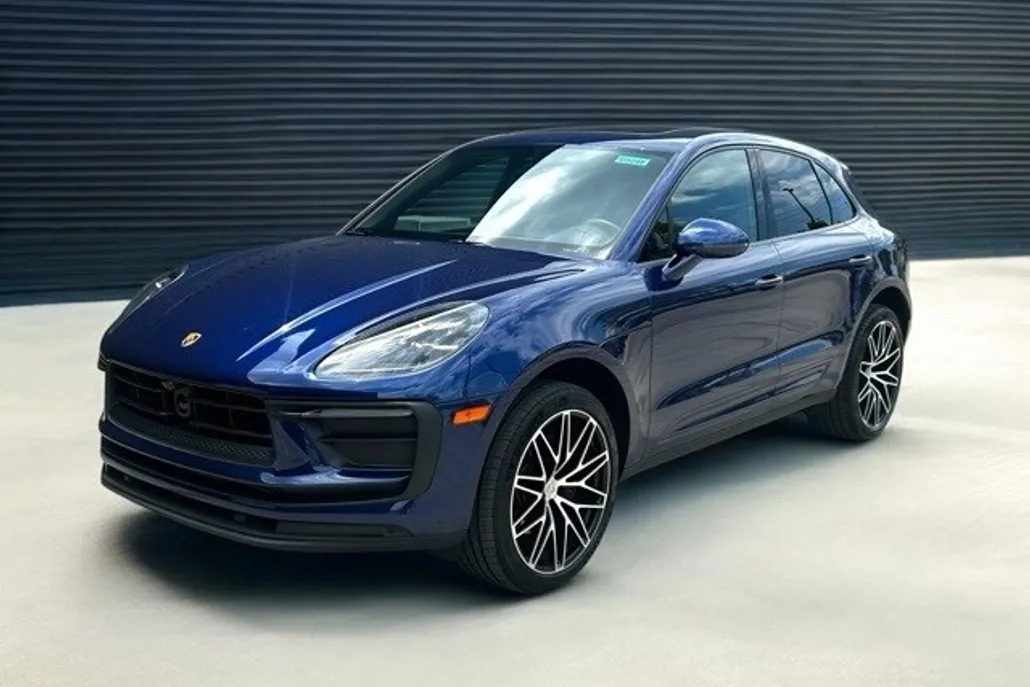 2025 Porsche Macan T photo 1
