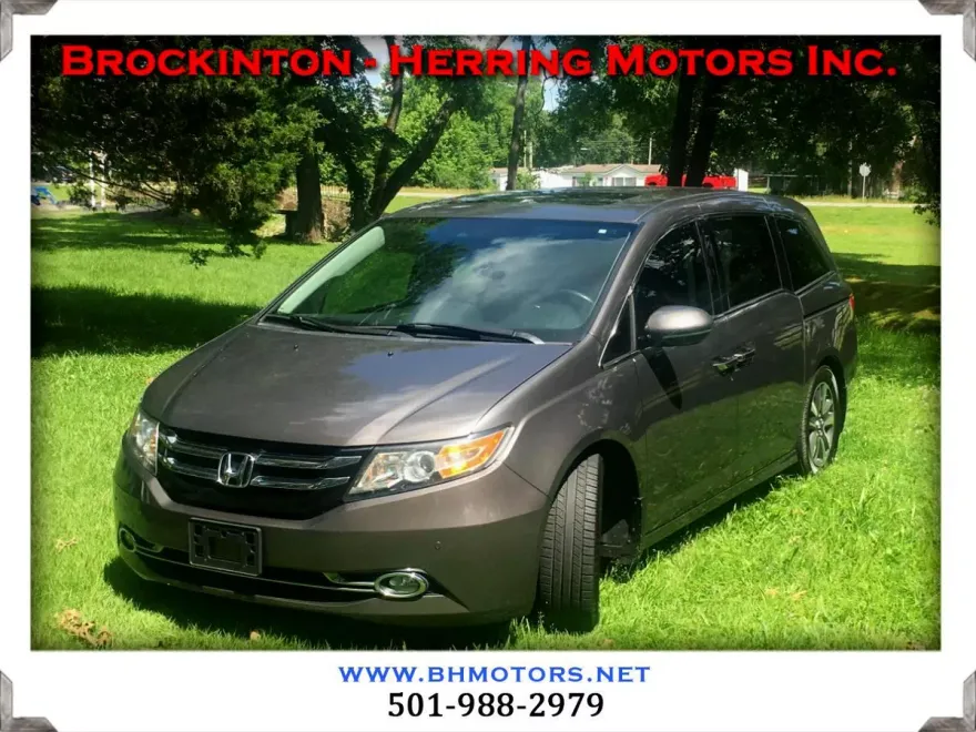 2016 Honda Odyssey Touring photo 1