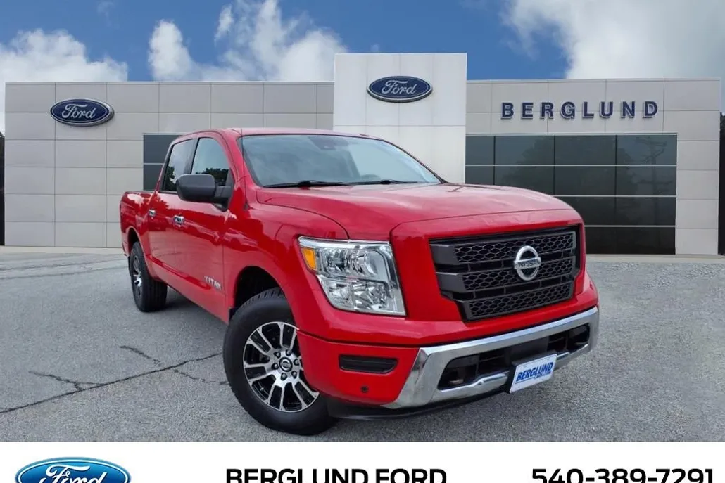 2021 Nissan Titan SV Crew Cab photo 1