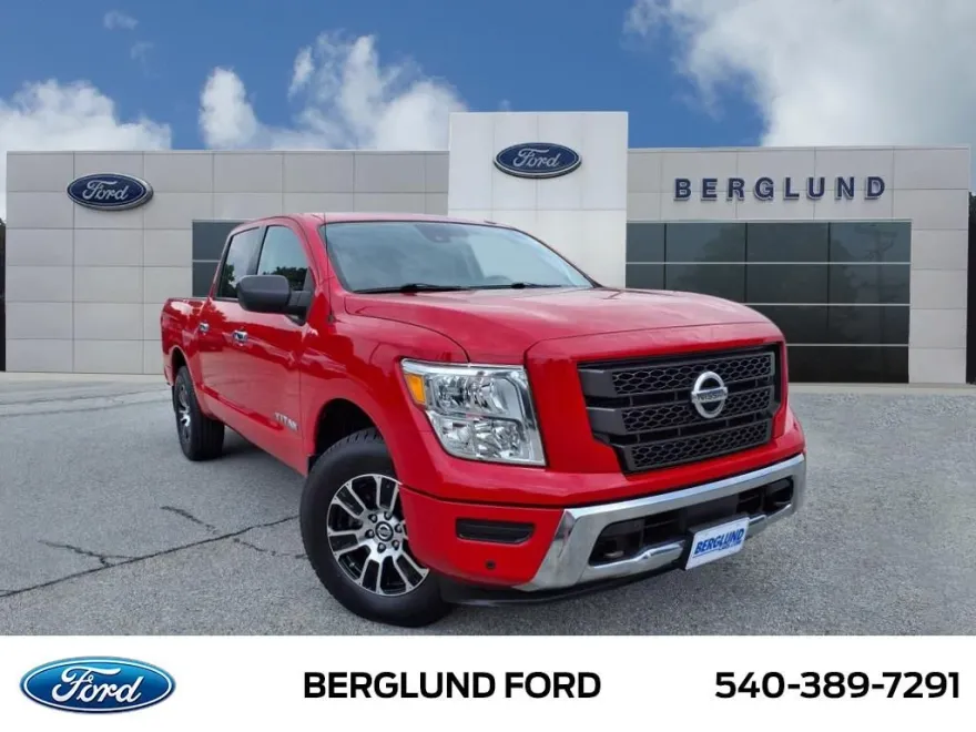2021 Nissan Titan SV Crew Cab photo 1