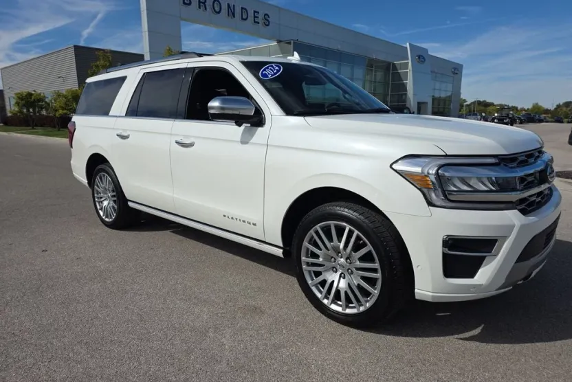 2024 Ford Expedition MAX Platinum photo 1