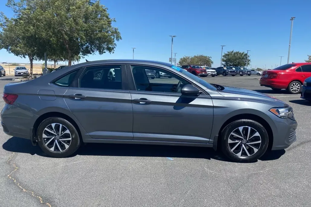 2023 Volkswagen Jetta 1.5T S photo 1