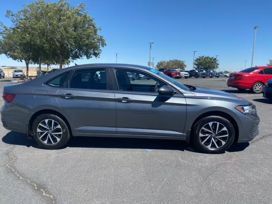 2023 Volkswagen Jetta 1.5T S photo 1