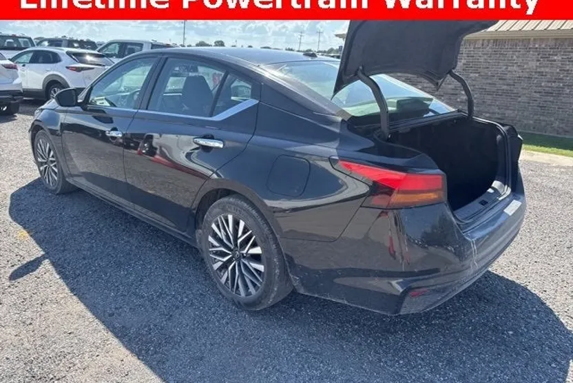2024 Nissan Altima 2.5 SV photo 1
