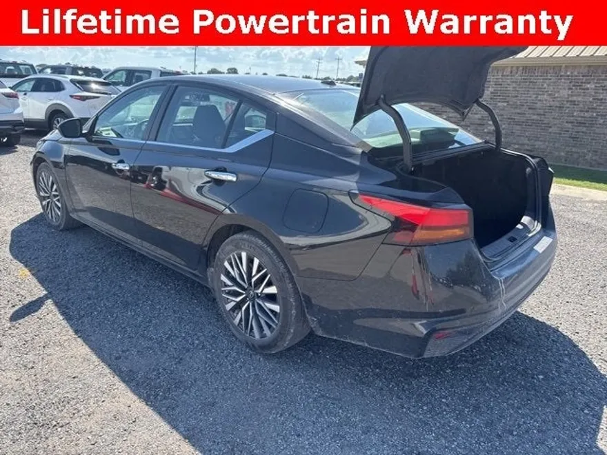 2024 Nissan Altima 2.5 SV photo 1