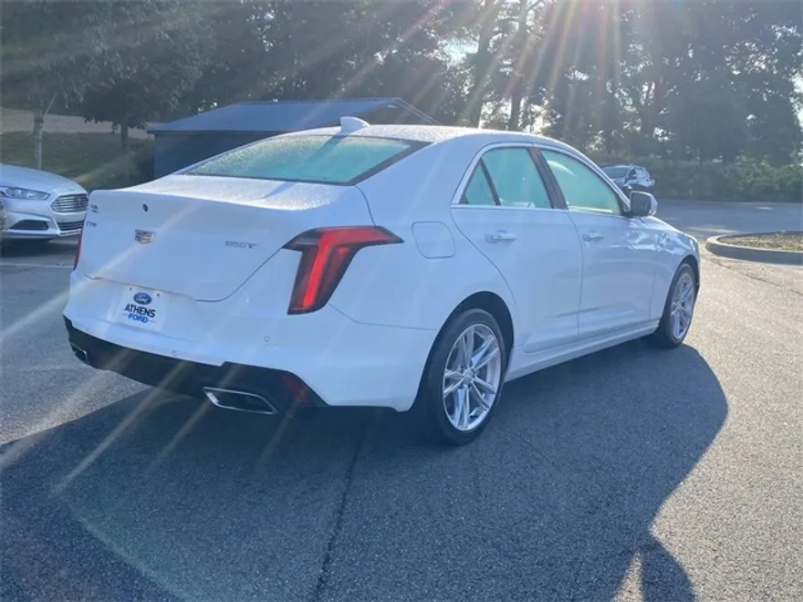 2024 Cadillac CT4 Luxury photo 1