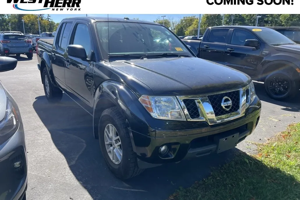 2016 Nissan Frontier SV Crew Cab photo 1
