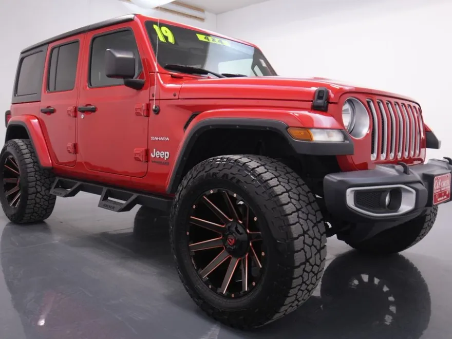 2019 Jeep Wrangler Unlimited Sahara photo 1