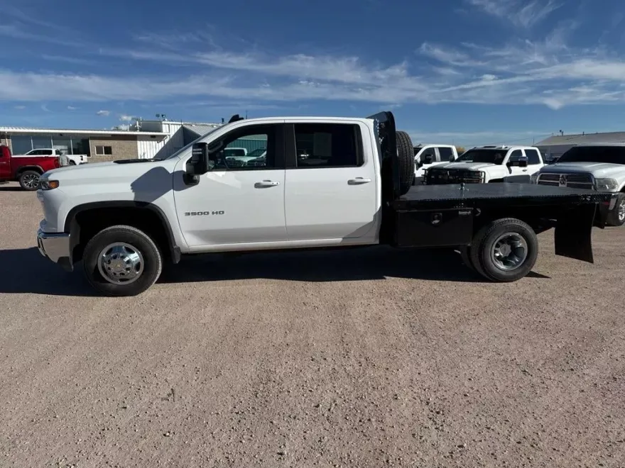 2024 Chevrolet Silverado 3500HD LT photo 1