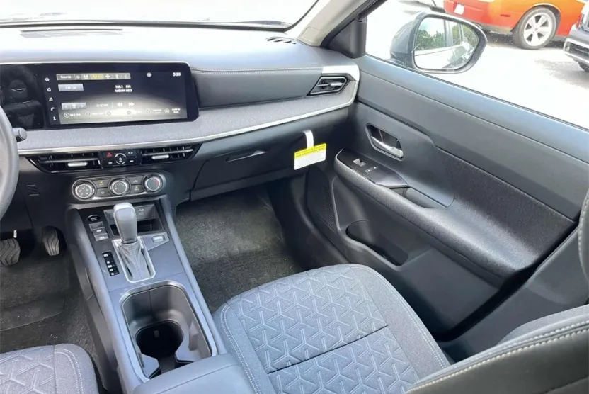 2025 Nissan Kicks SV photo 1