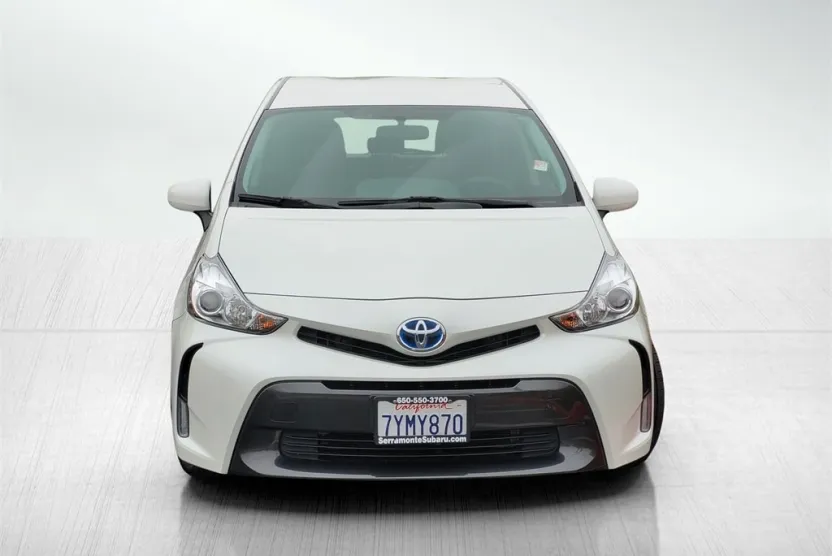 2017 Toyota Prius V Three photo 1