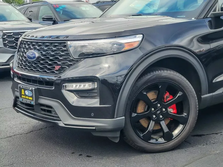 2024 Ford Explorer ST photo 1