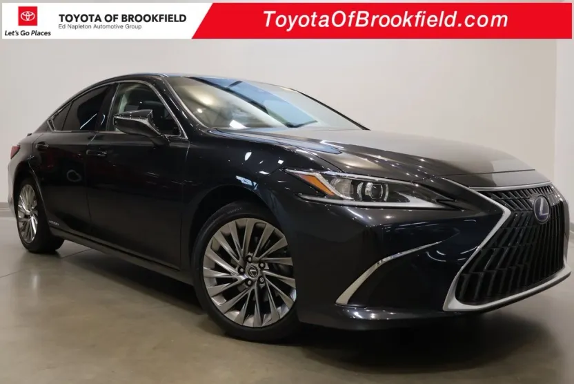 2022 Lexus ES 300h Luxury photo 1