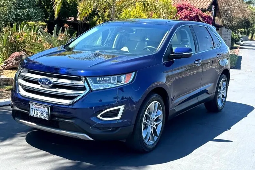 2016 Ford Edge Titanium photo 1