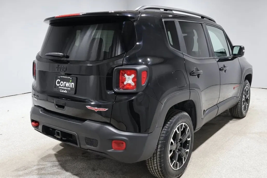 2023 Jeep Renegade Trailhawk photo 1