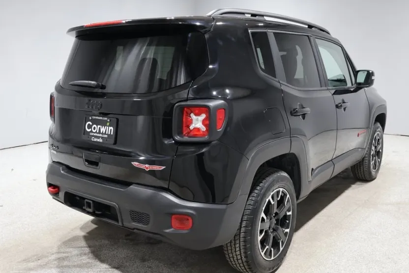 2023 Jeep Renegade Trailhawk photo 1