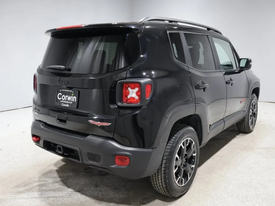 2023 Jeep Renegade Trailhawk photo 1